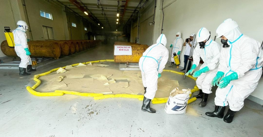 Nhân viên tham gia đào tạo sử dụng Spill Kit BIGNANOTECH tại nhà máy
